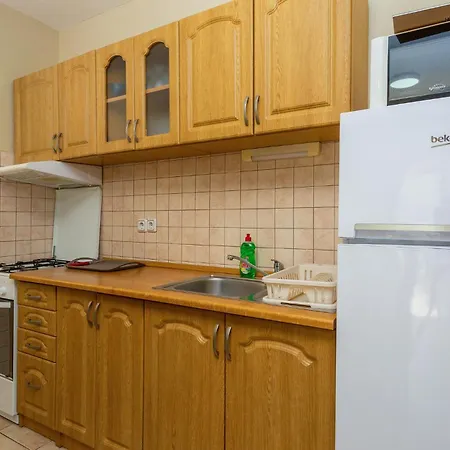1 Bedroom Awesome In דירה