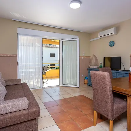Apartment 1 Bedroom Awesome In *