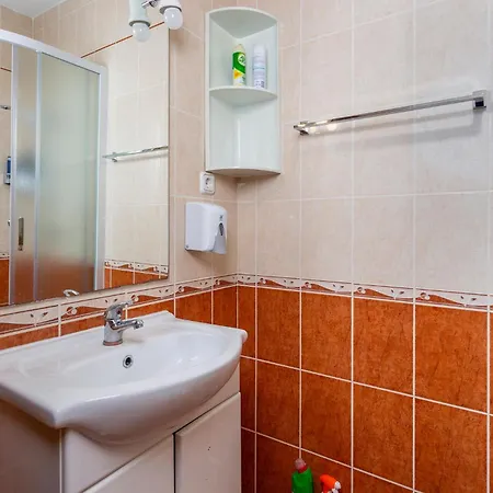 1 Bedroom Awesome In *