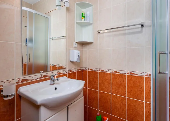 1 Bedroom Cozy In *