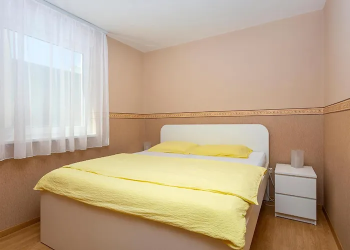 1 Bedroom Cozy In